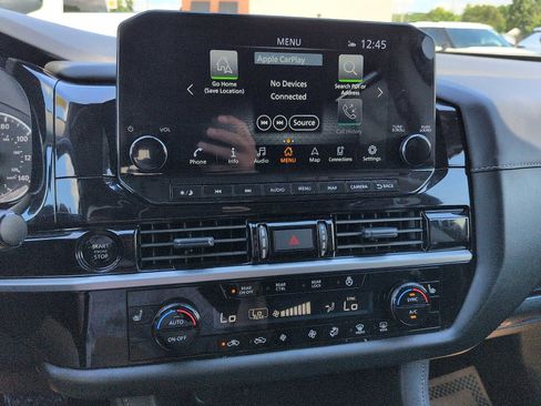Used 2025 Nissan Pathfinder SL AWD/4WD image 19