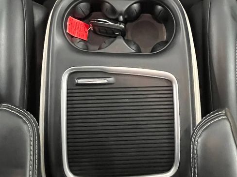 Used 2023 Chrysler Pacifica Touring-L AWD/4WD image 41