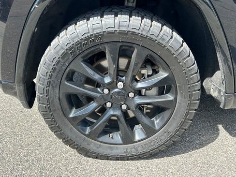 Used 2022 Jeep Grand Cherokee Laredo X AWD/4WD image 13