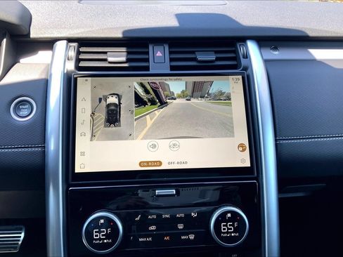 Certified 2025 Land Rover Discovery Dynamic SE AWD/4WD image 25