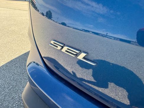 Used 2023 Ford Edge SEL w/ Convenience Package AWD/4WD image 9
