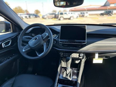 New 2026 Jeep Compass Latitude image 17