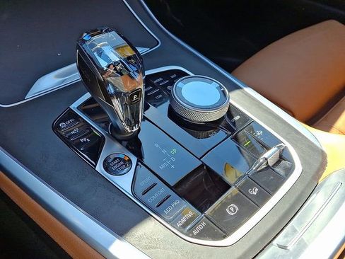 Used 2022 BMW X7 xDrive40i w/ M Sport Package image 15