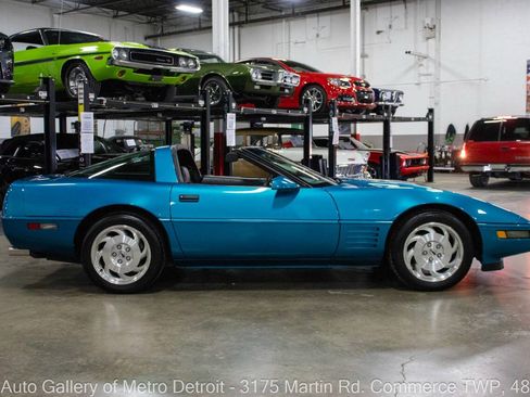 Used 1994 Chevrolet Corvette Coupe RWD image 9