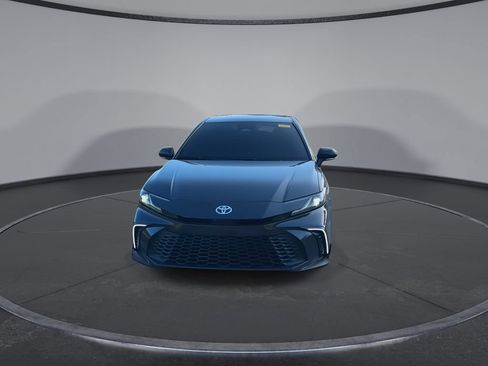 Certified 2025 Toyota Camry SE FWD image 3