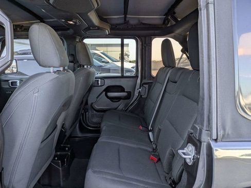 Used 2018 Jeep Wrangler Unlimited Sport S AWD/4WD image 13