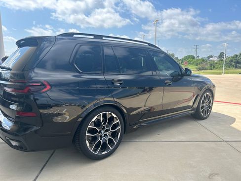 Used 2024 BMW X7 xDrive40i w/ M Sport Package AWD/4WD image 11
