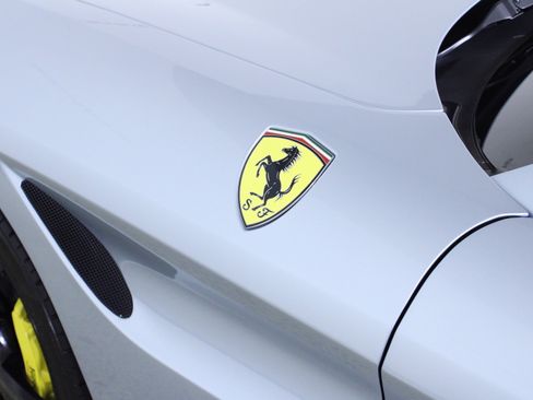 Used 2015 Ferrari California T RWD image 11
