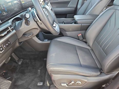 Used 2025 Hyundai Santa Fe SEL image 16