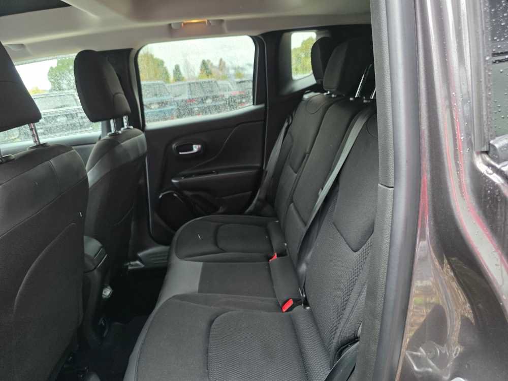 Used 2018 Jeep Renegade Altitude AWD/4WD image 16