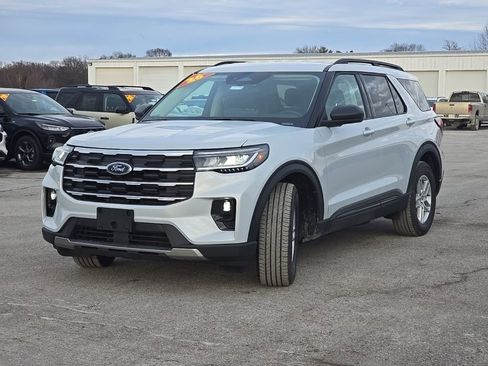 New 2026 Ford Explorer Active w/ Active Comfort Package RWD image 3