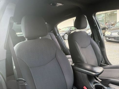 Used 2013 Chrysler 200 Touring FWD image 21