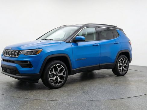 Used 2025 Jeep Compass Limited AWD/4WD image 3