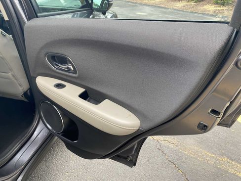 Used 2019 Honda HR-V EX image 32
