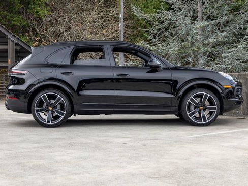 Certified 2022 Porsche Cayenne S AWD/4WD image 12
