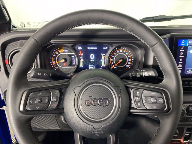 Used 2025 Jeep Wrangler Unlimited Rubicon w/ Convenience Group AWD/4WD image 21