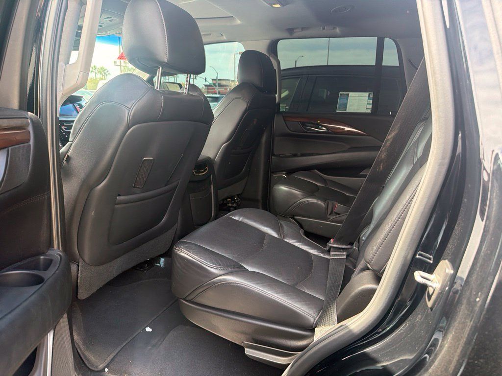 Used 2018 Cadillac Escalade Luxury RWD image 8