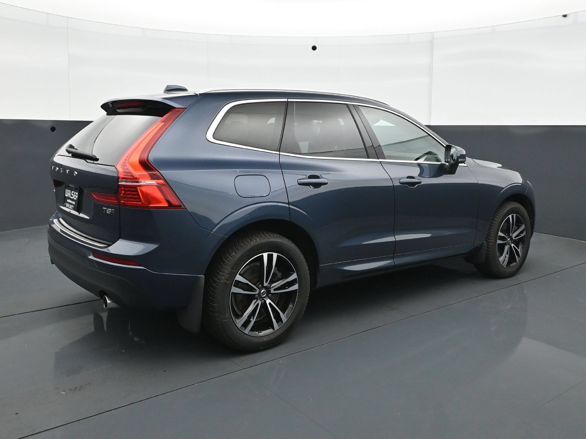 Used 2018 Volvo XC60 T8 Momentum AWD/4WD image 7