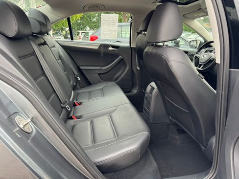Used 2017 Volkswagen Jetta SE FWD image 12