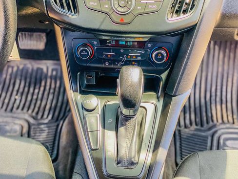 Used 2018 Ford Focus SE w/ SE Appearance Package image 23