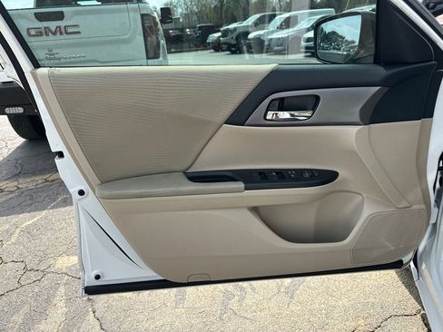 Used 2015 Honda Accord LX image 11