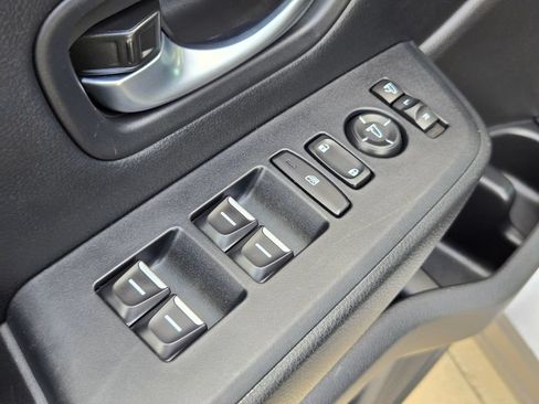 Used 2025 Honda Pilot TrailSport image 12
