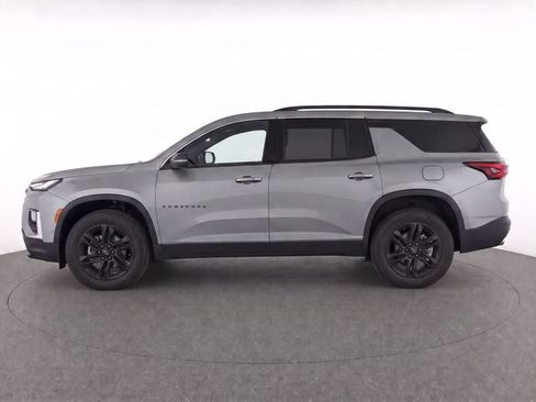 Used 2023 Chevrolet Traverse LT w/ Midnight/Sport Edition FWD image 3