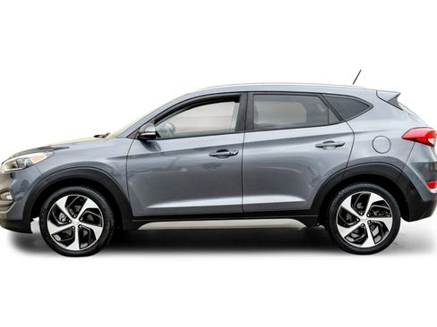 Used 2017 Hyundai Tucson Sport image 10