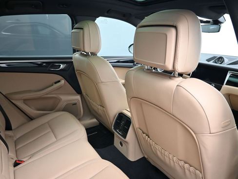 Used 2026 Porsche Macan image 7