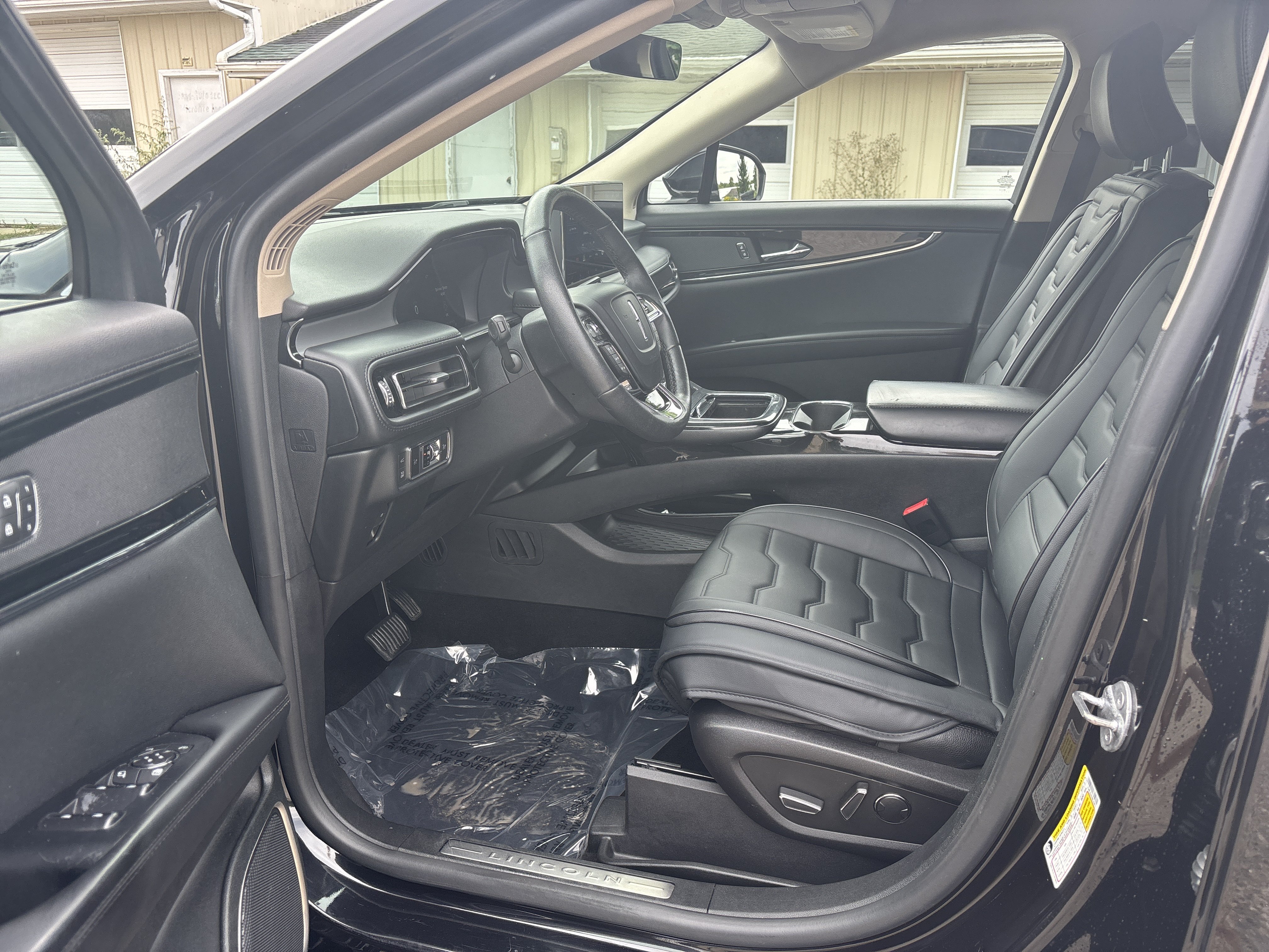Used 2022 Lincoln Nautilus AWD image 14