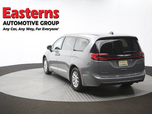 Used 2023 Chrysler Pacifica Touring-L FWD image 66