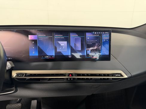 Used 2023 BMW iX xDrive50 w/ Premium Package AWD/4WD image 25