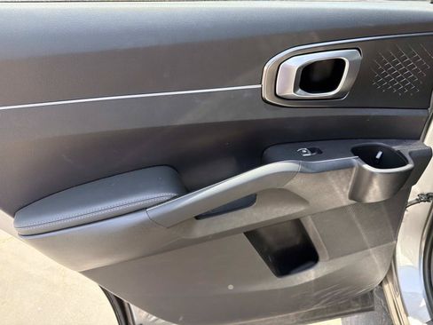 Used 2023 Kia Sorento EX w/ Panoramic Sunroof Package FWD image 10