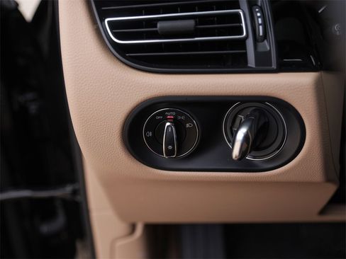 Certified 2025 Porsche Macan image 21