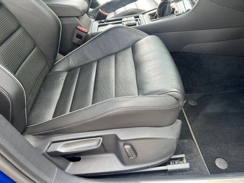 Used 2019 Volkswagen Golf R 4-Door AWD/4WD image 28