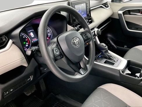 Used 2021 Toyota RAV4 XLE w/ Convenience Package FWD image 16