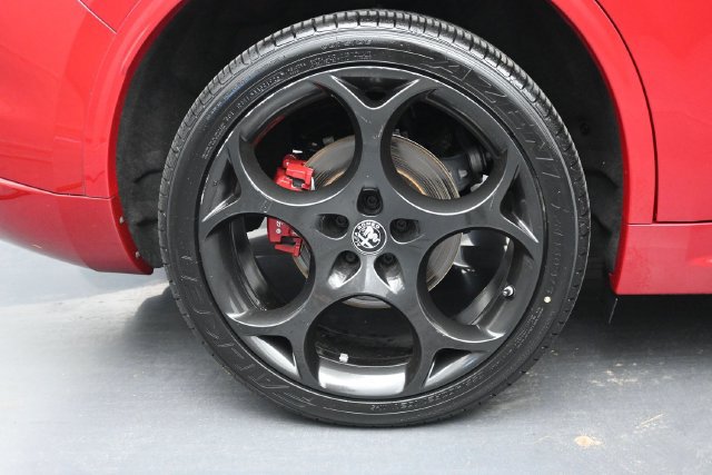 Used 2023 Alfa Romeo Stelvio Veloce AWD/4WD image 36