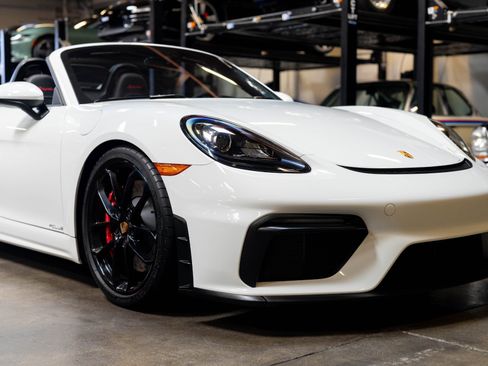 Used 2021 Porsche 718 Boxster Spyder image 14