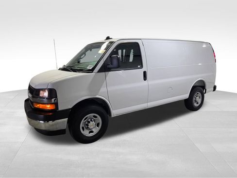 Used 2025 Chevrolet Express 2500 w/ Driver Convenience Package RWD image 19