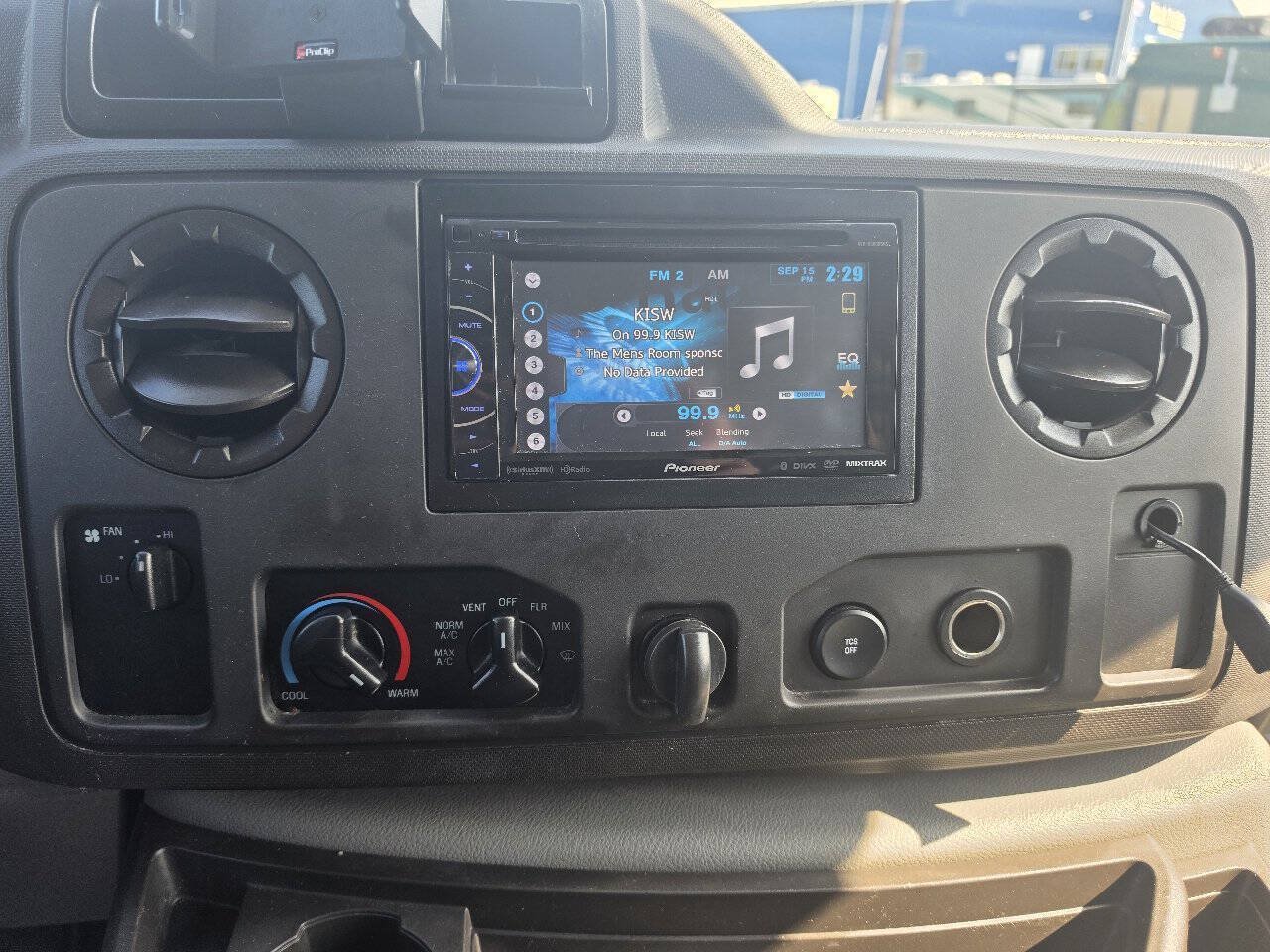 Used 2014 Ford E-250 and Econoline 250 RWD image 21