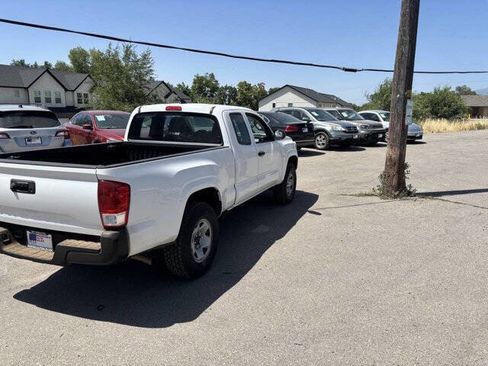 Used 2017 Toyota Tacoma SR5 image 7