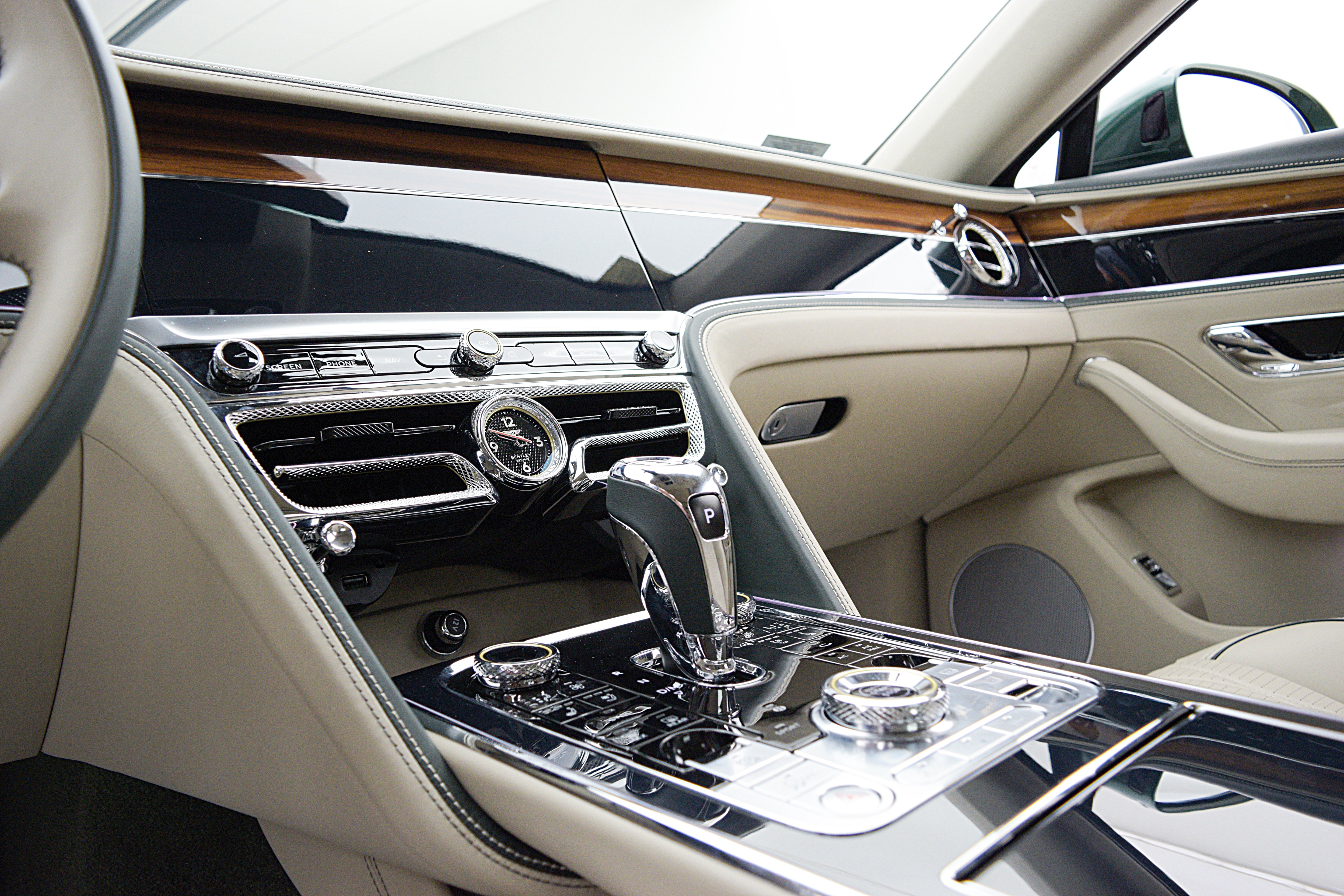 Certified 2022 Bentley Flying Spur V8 AWD/4WD image 21
