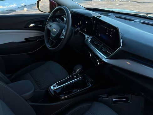 Used 2024 Chevrolet Trax LT image 10