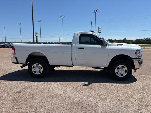 Used 2024 RAM 2500 Tradesman w/ Chrome Appearance Group AWD/4WD image 7