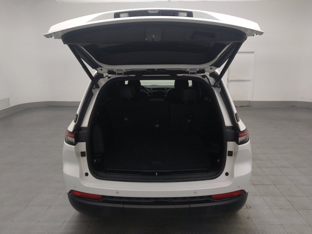 Used 2023 Jeep Grand Cherokee Altitude RWD image 29