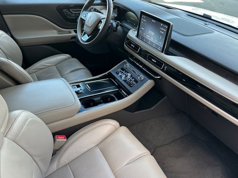 Certified 2023 Lincoln Aviator Reserve w/ Equipment Group 201A image 16