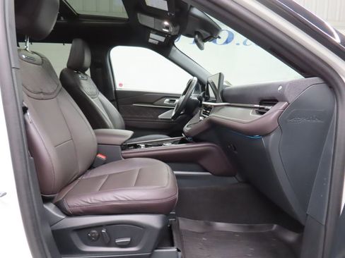 Used 2025 Ford Explorer Platinum w/ Ultimate Package image 34