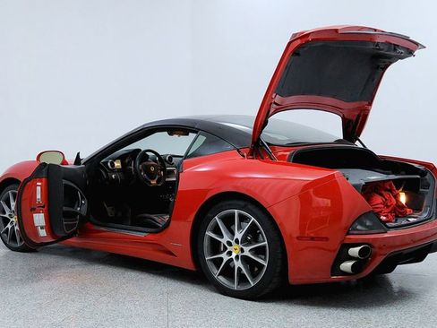 Used 2014 Ferrari California image 10