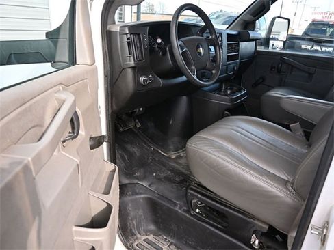 Used 2016 Chevrolet Express 3500 image 4
