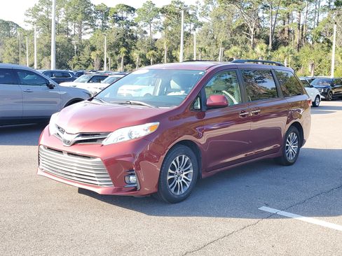 Used 2019 Toyota Sienna L image 3